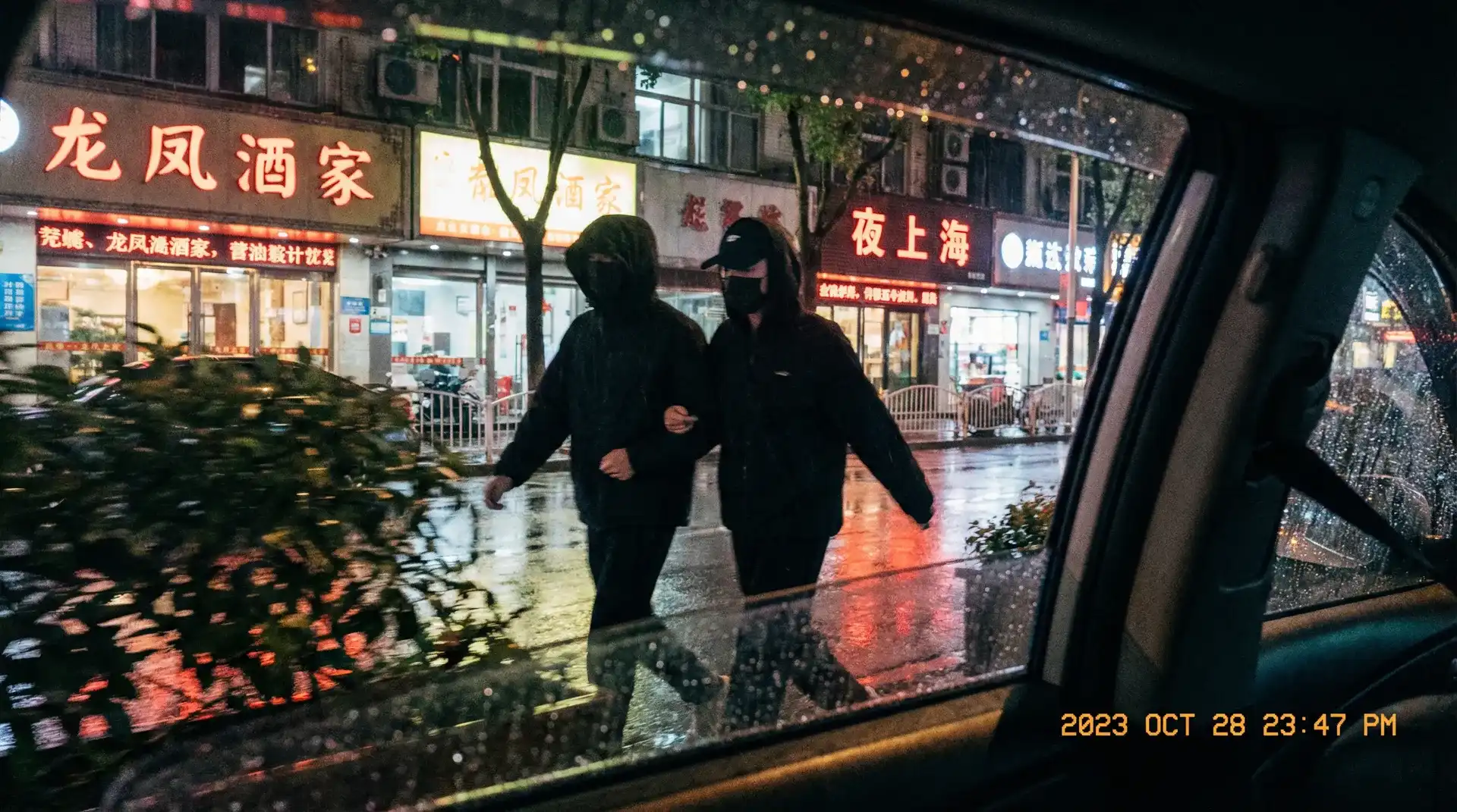 体育竞猜推荐平台网站 - 顶流明星深夜密会现场抓拍照片